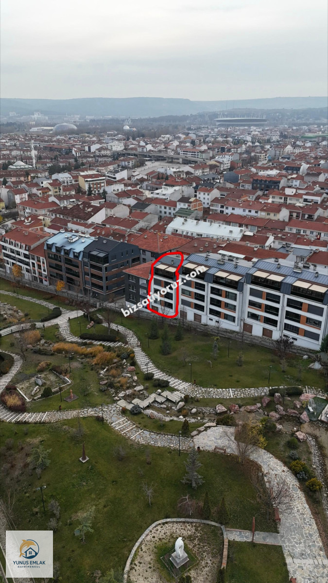 ÇAMLICA MAH.GÖLPARK EVLERİNDE 300M2 5+1 LÜKS DAİRE