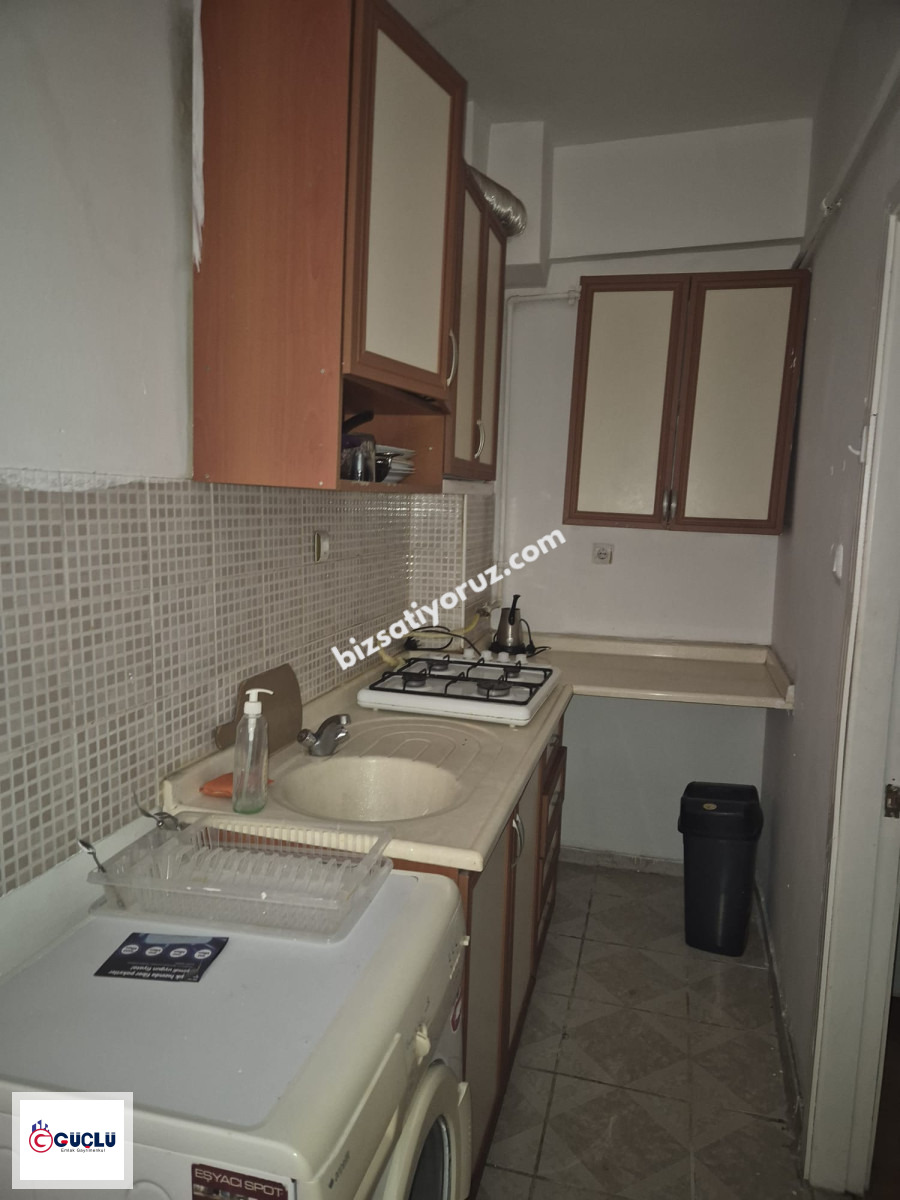 GÜÇLÜ'DEN GÜLLÜK MAHALLESİ SİLİSTRE SOKAK ESPARK YAKINI ANADOLU ÜNİ.YÜRÜME MESAFESİ 1+1 APART DAİRE 4/3 KATI  EŞYALI