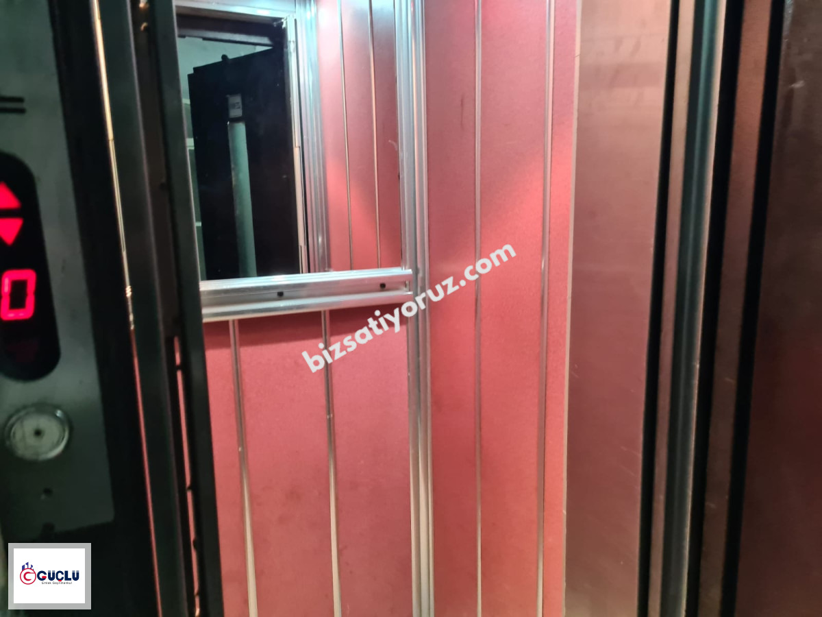 GÜÇLÜ'DEN KURTULUŞ MAHALLESİ ADLİYE YAKINI ARAKAT  120 M2.   3+1 ASANSÖRLÜ DAİRE TRANVAYA  MARKETLERE YAKIN ÇARŞIYA YÜRÜME MESAFESİNDE