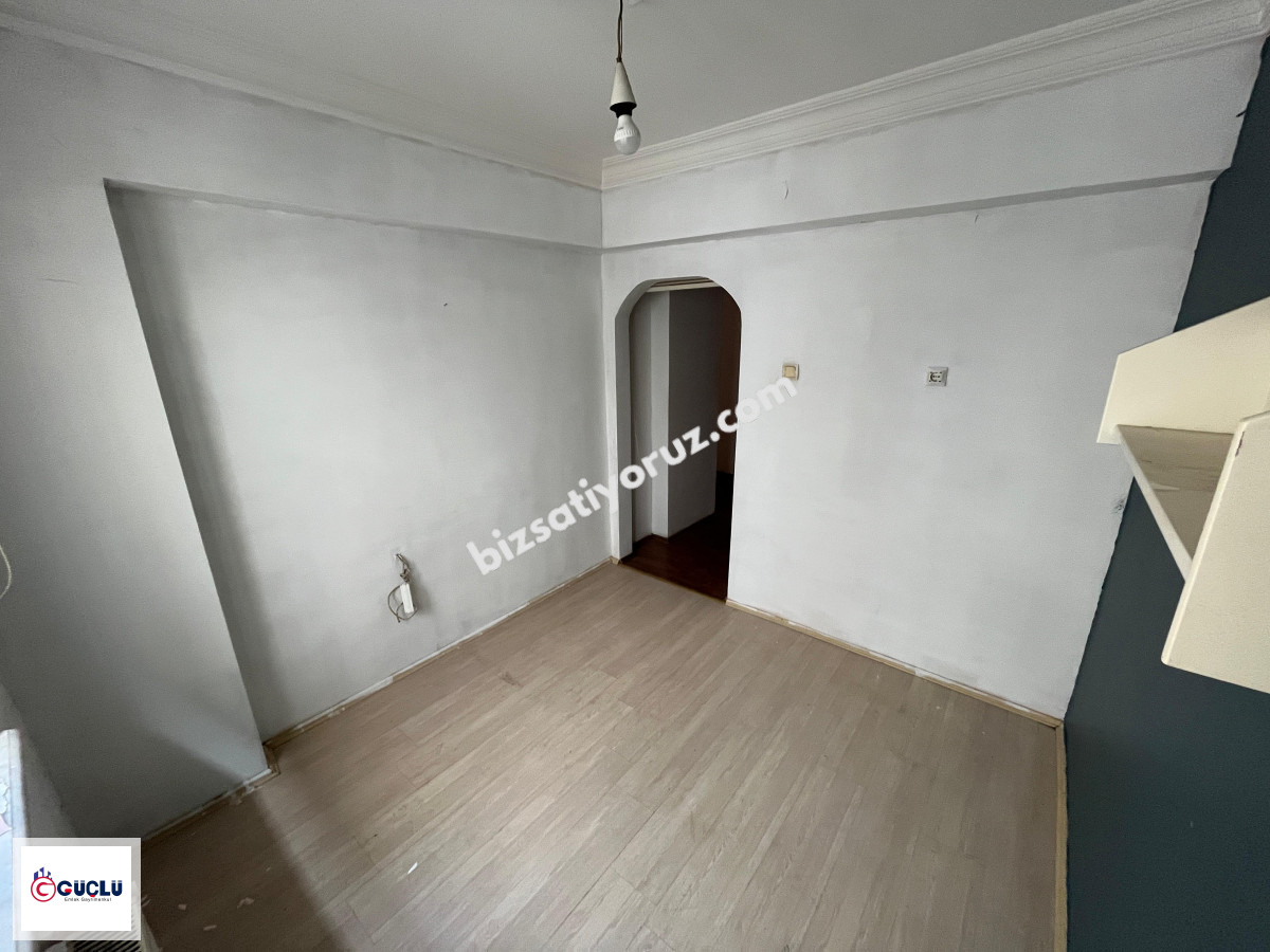 GÜÇLÜ'DEN CUMHURİYE MAHALLESİ YAPRAK SOKAK 4/2 KATI 3+1 KOMBİLİ  110 M2.DAİRE HAMAMYOLUNA,ESPARKA,TREN GARINA YÜRÜME MESAFESİNDE ÇARŞI İÇİ