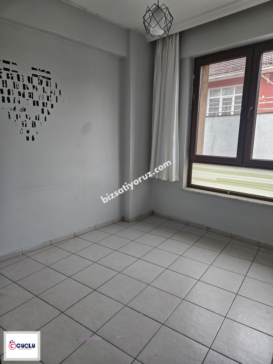 GÜÇLÜ'DEN CUMHURİYE MAHALLESİ ÇARŞI KARAKOL ARKASI ASANSÖRLÜ 1+1  DOKTORLAR HAMAMYOLU TREN GAR YAKINI 50 M2. 3/3 KATI                                                                                   